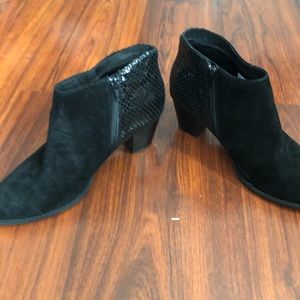 Vionic black ankle boots